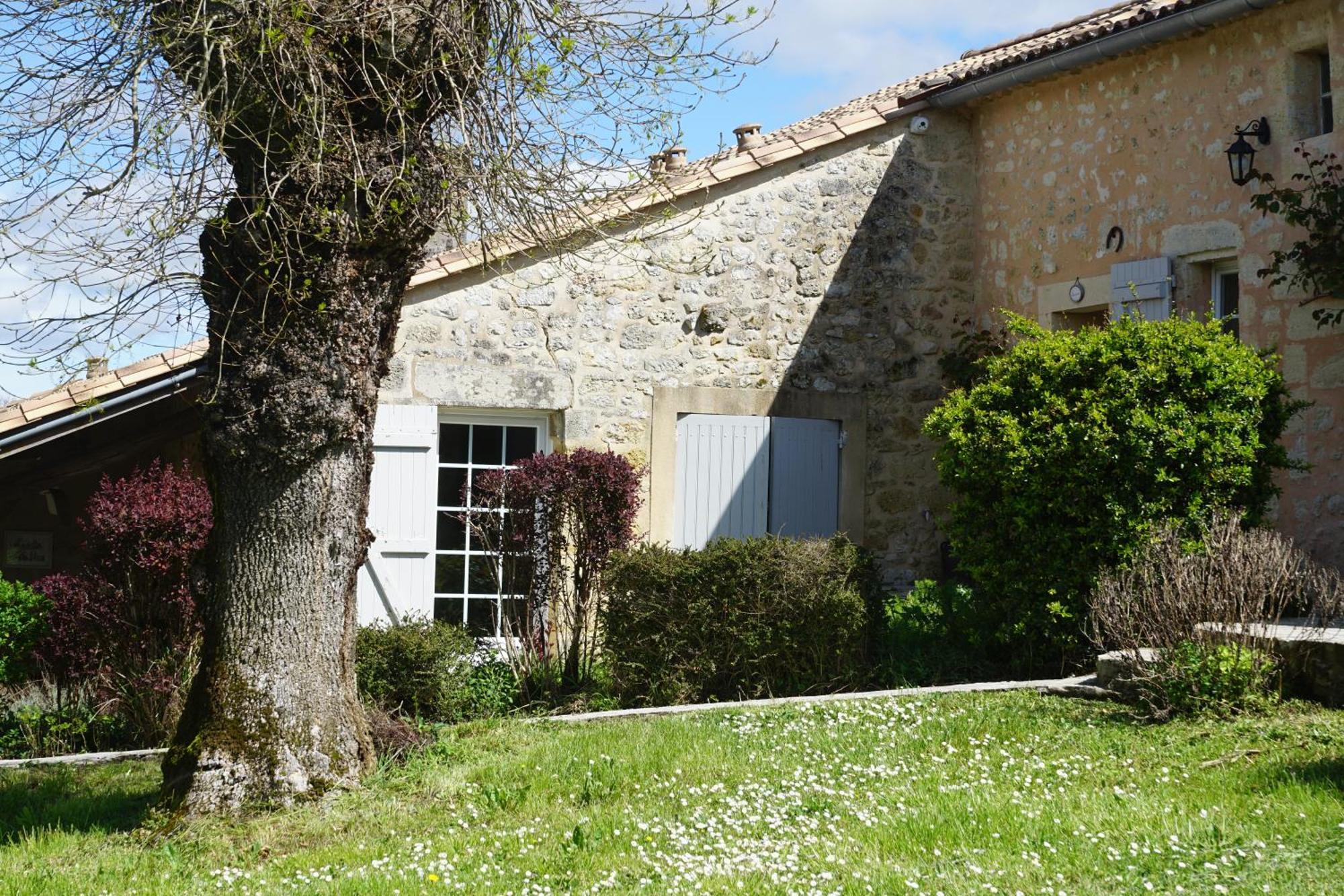 Hotel Moulin Notre Dame Saint-Genès-de-Castillon Exterior foto